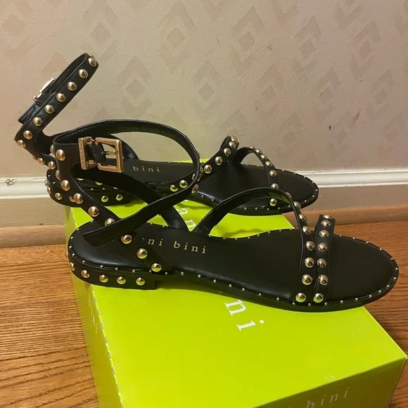🆕♠️Gianni Bini Black and Gold Studded Sz9 Sandals🖤 - Picture 3 of 8